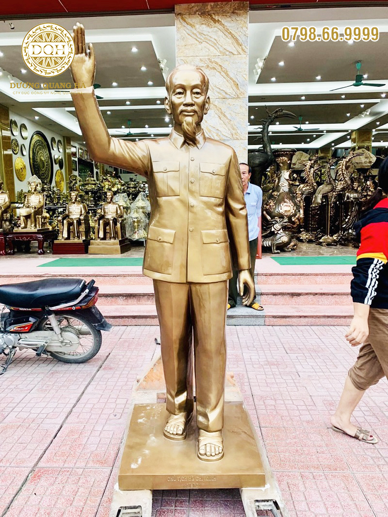 10 mẫu tượng đồng Bác Hồ đẹp nhất hiện nay