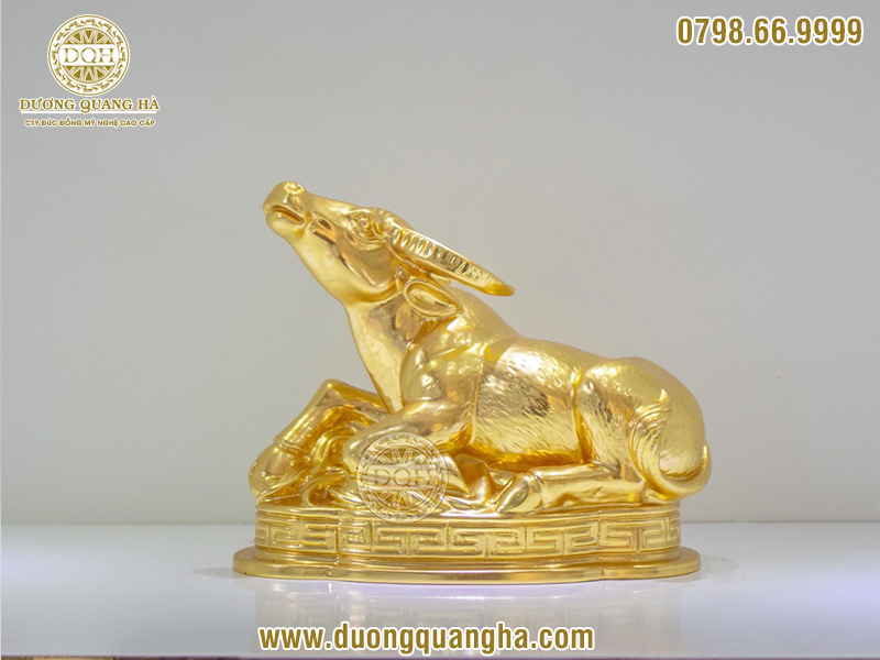 Tượng Trâu bằng đồng dát vàng 9999