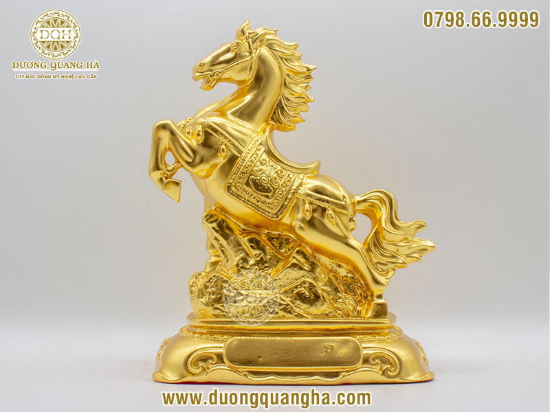 Tượng ngựa bằng đồng dát vàng 9999