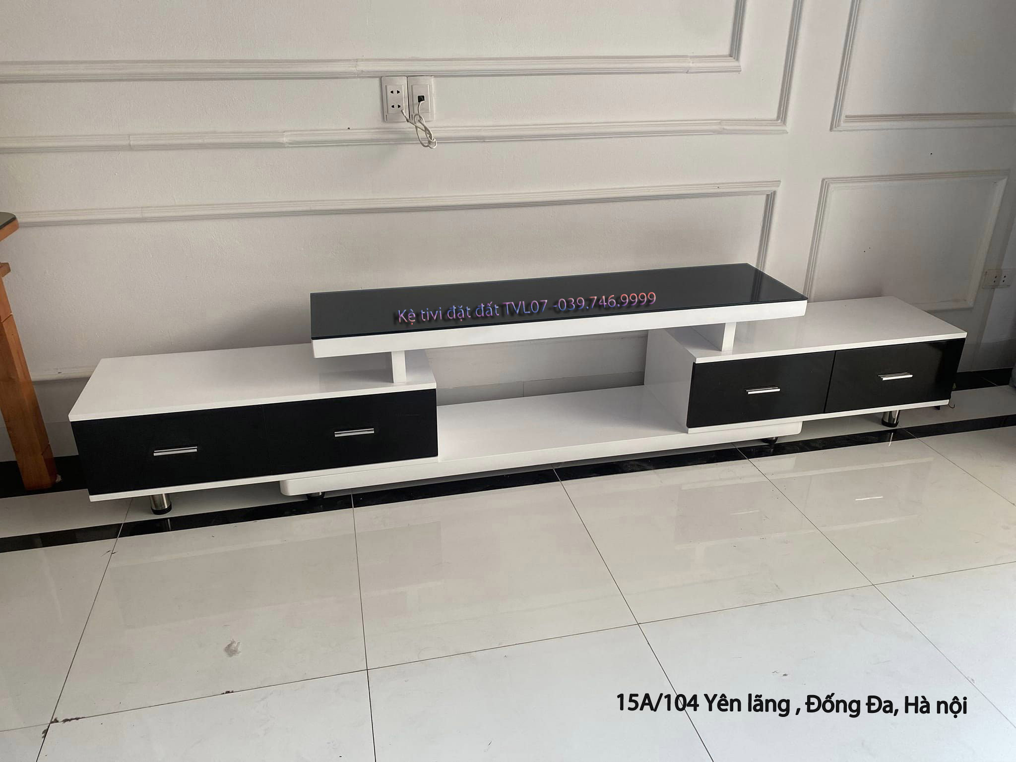 kệ-tivi-đặt-sàn-trắng-đen