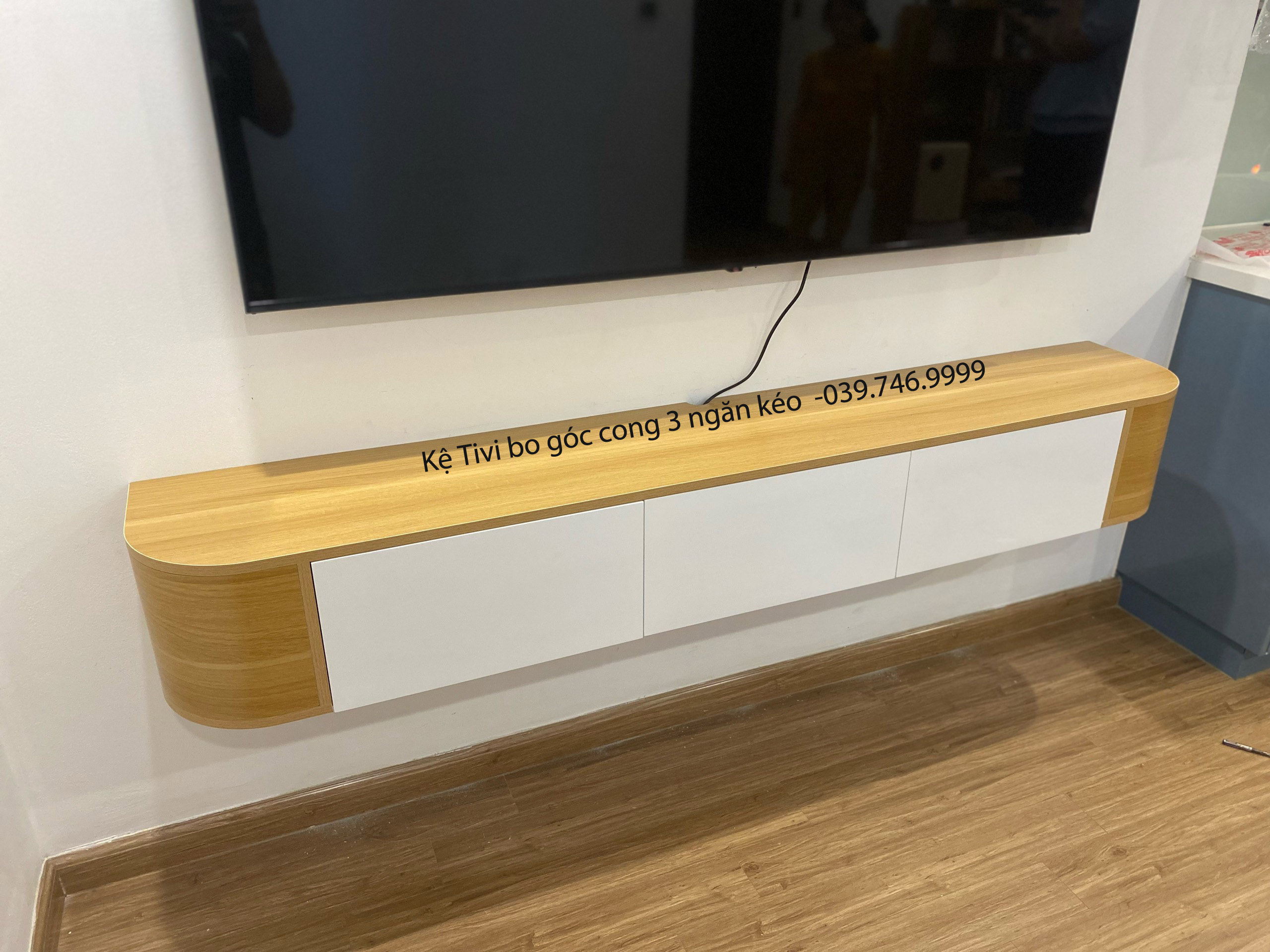 kệ-tivi-treo-tường-bo-góc