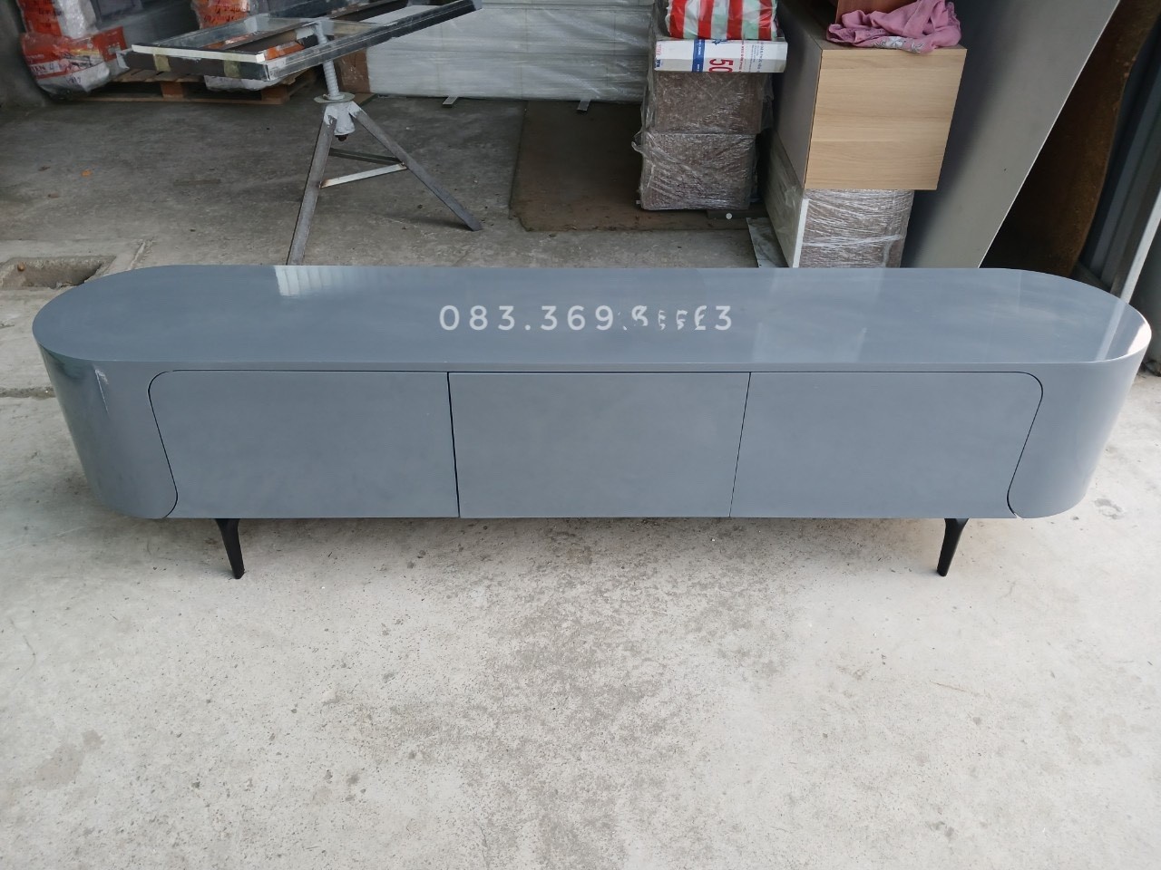 kệ-tivi-đặt-sàn-ghi-xám