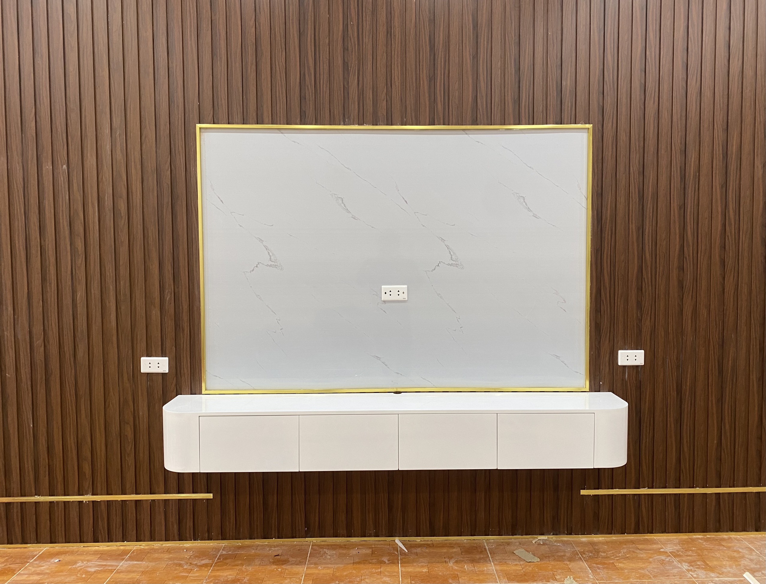 kệ-tivi-treo-tường-2m