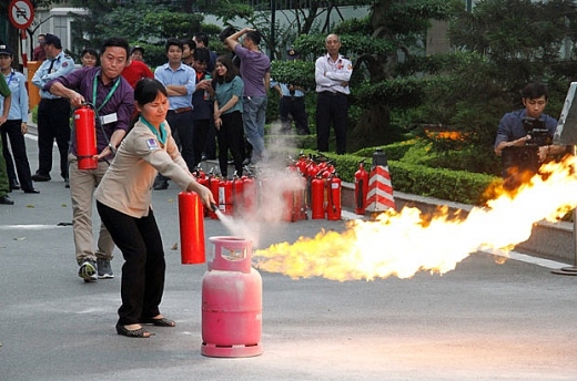 Bình chữa cháy được Công ty TCP Việt Nam tài trợ