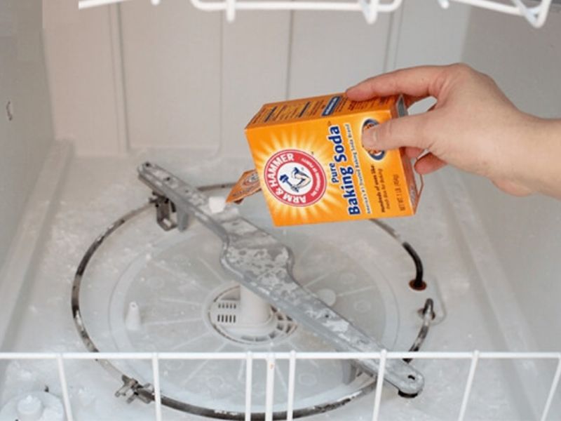 Thường xuyên xử lý, loại bỏ mùi hôi trong máy rửa chén