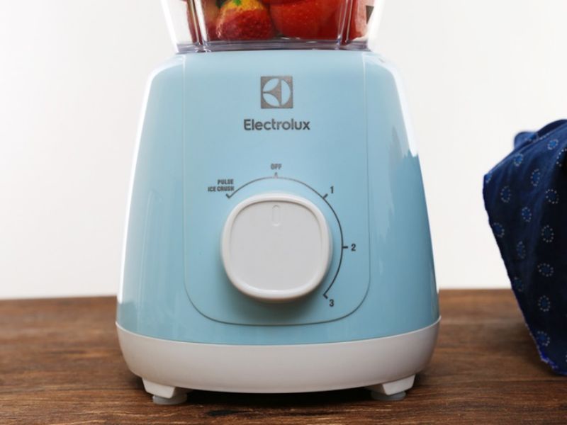 Bật máy xay hết công suất