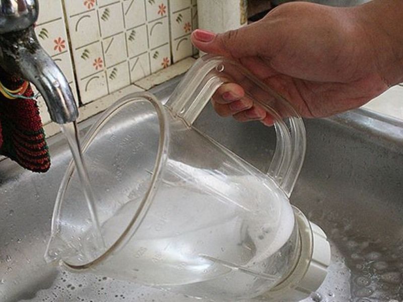 Rửa lại máy xay lần nữa bằng nước sạch