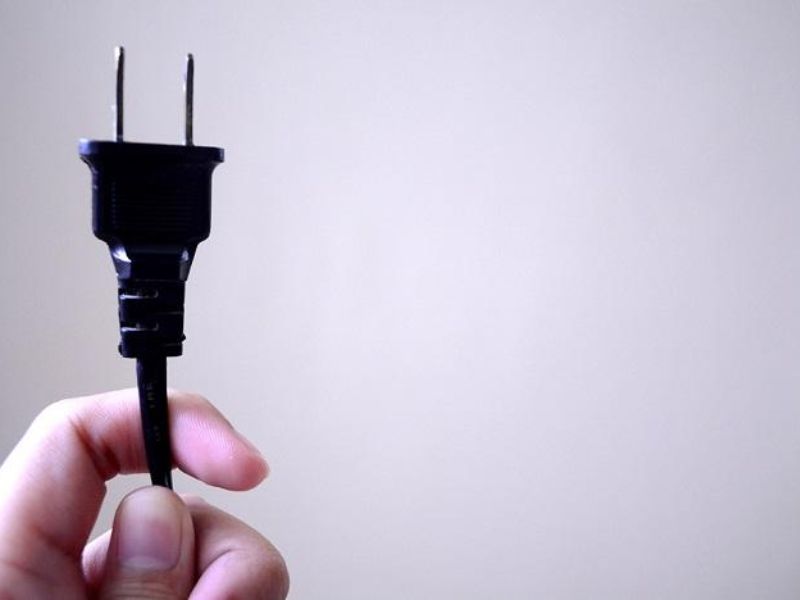 Rút phích cắm máy xay ngay sau khi sử dụng