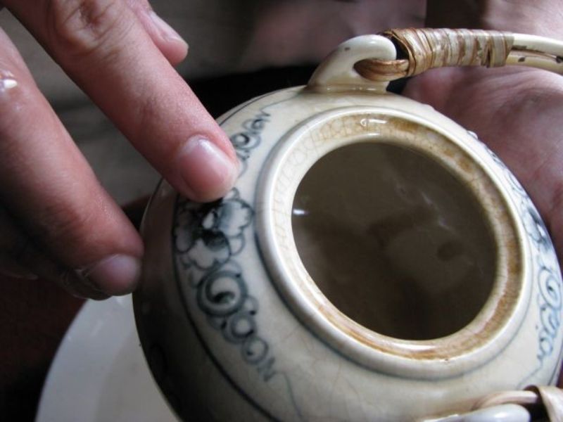 Vệ sinh ấm chén