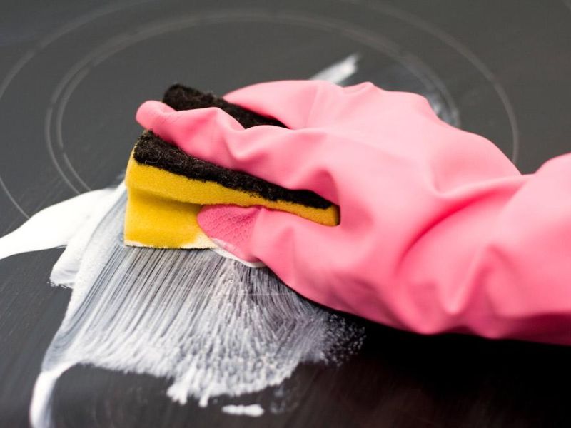 Việc vệ sinh cho bếp hồng ngoại là điều không khó