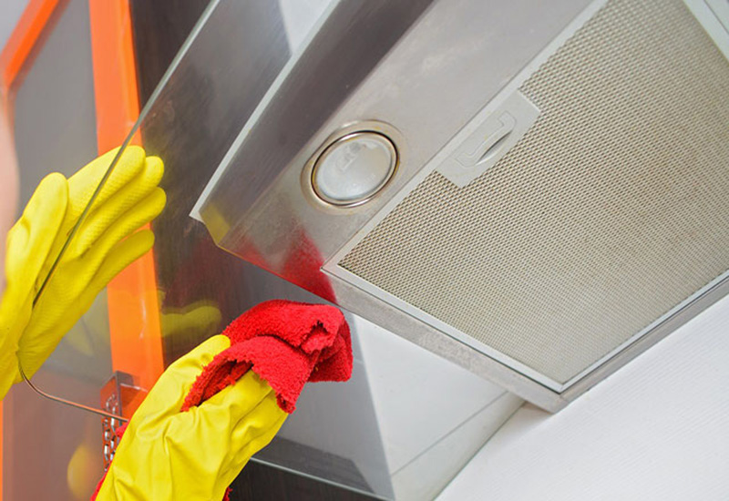 Bột giặt cùng nước rửa bát trả lại vẻ sáng bóng cho máy hút mùi của bạn