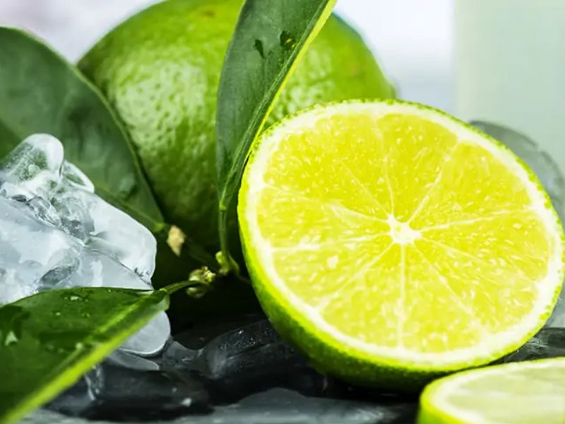 Sử dụng chanh để làm sạch vết bẩn cứng đầu