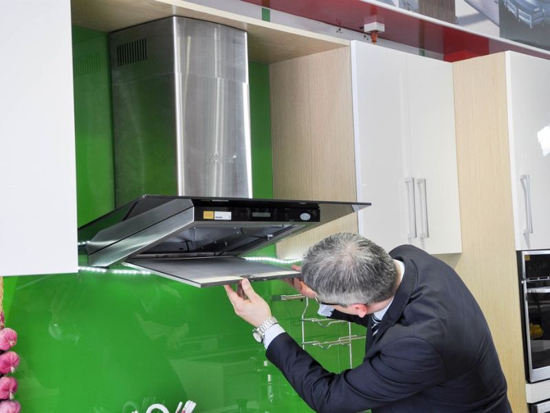 Vệ sạch lưới lọc bằng máy phun hơi nước