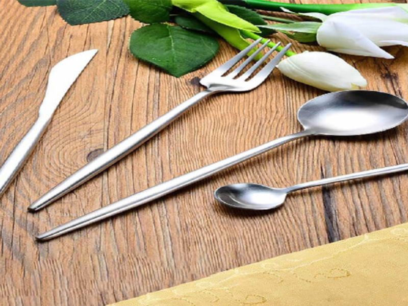 Muỗng đũa được làm từ chất liệu inox