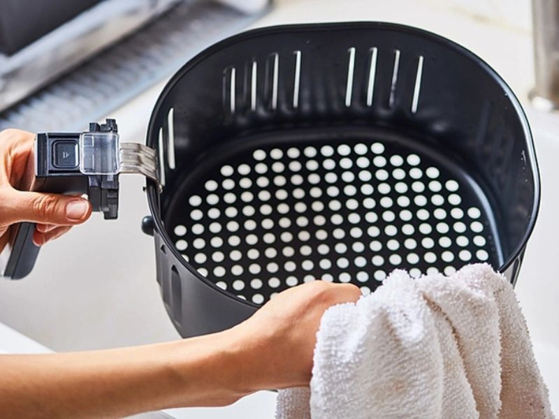 Vệ sinh nồi trước khi dùng