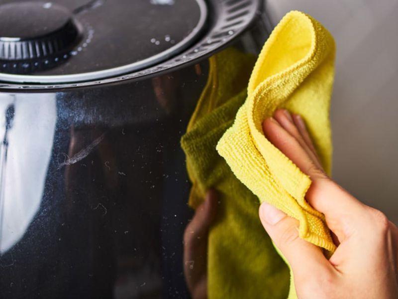 5 cách giúp chị em vệ sinh nồi chiên không dầu mới mua