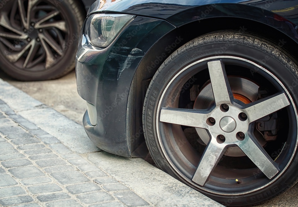 Nguyên nhân lazang ô tô xước