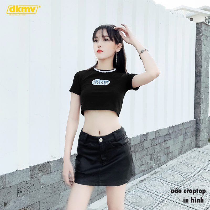 aáo croptop ôm eo in hình dkmv black azure croptop