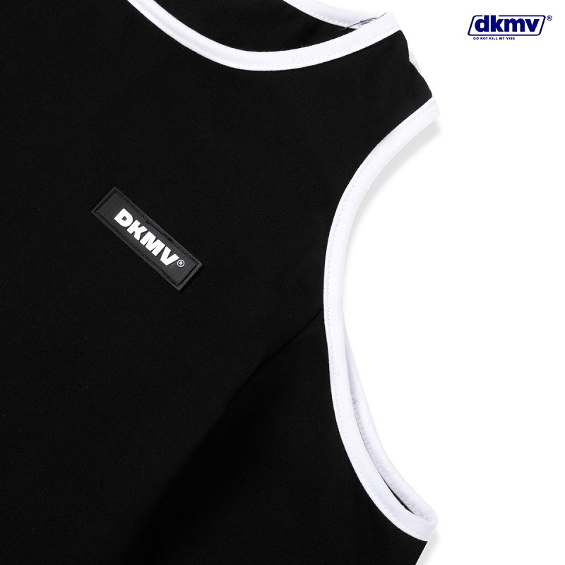 chi tiết áo croptop tay dài ôm body trễ vai màu đen dkmv streetwear