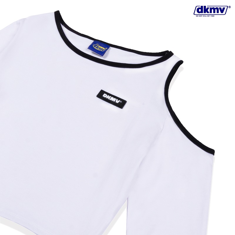 chi tiết áo croptop tay dài ôm body trễ vai màu trắng dkmv white ls shouder cut out streetwear