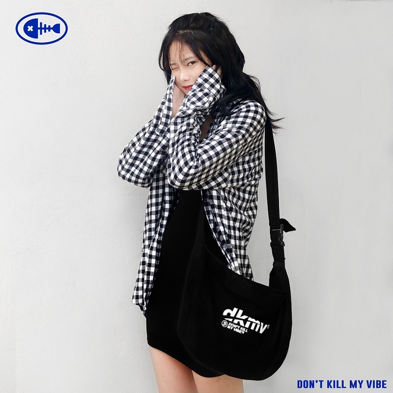 túi đeo chéo canvas DKMV Logo Canvas Bag Black