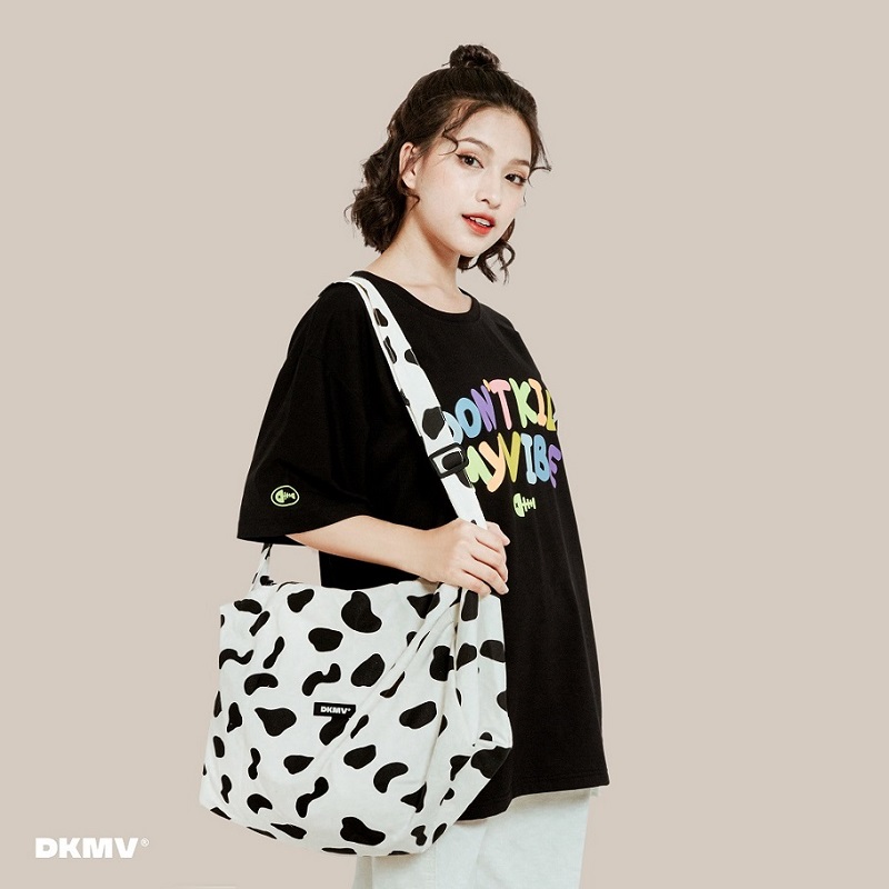 túi đeo chéo nữ đẹp bò sữa DKMV Shoulder Bag Cow