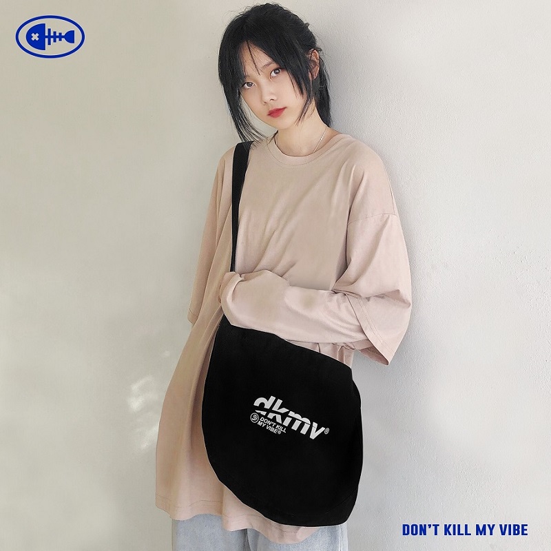 túi đeo chéo canvas DKMV Logo Canvas Bag Black