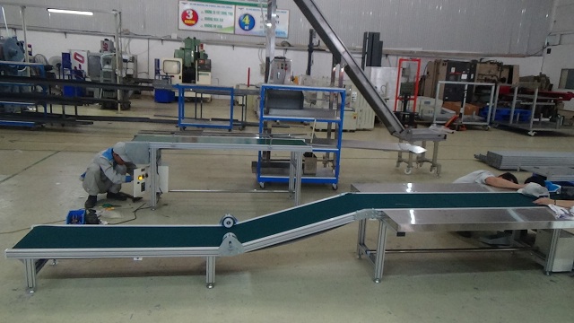 Khám phá cấu tạo và đặc điểm nổi bật của băng tải gấp khúc