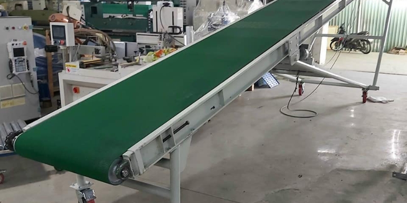 Băng tải PVC nghiêng
