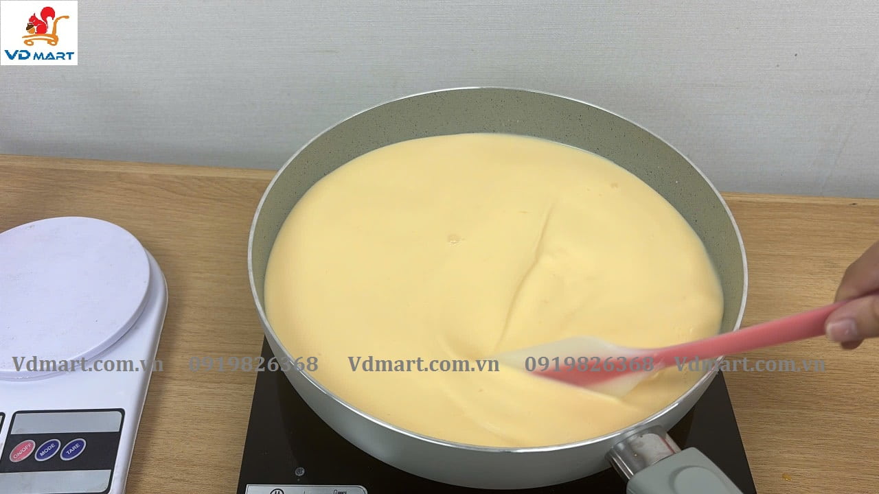 Tron-hon-hop-long-do-va-long-trang-trung-lam-flan