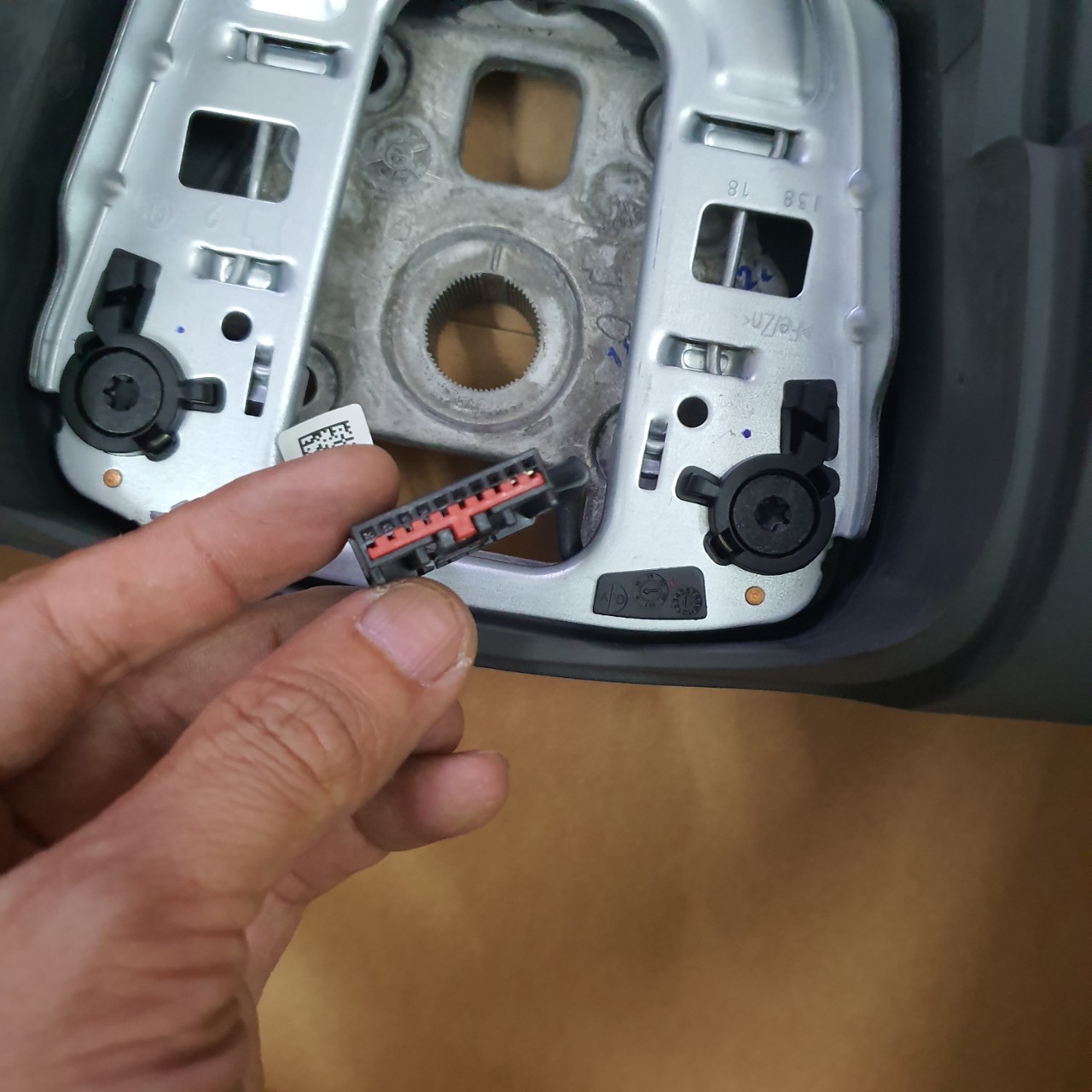 Vô lăng Cruze 95227501