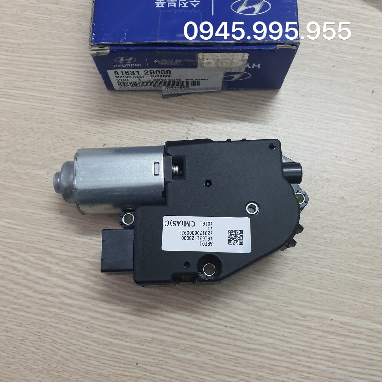 Mô tơ cửa sổ trời Hyndai Santafe 816312B000