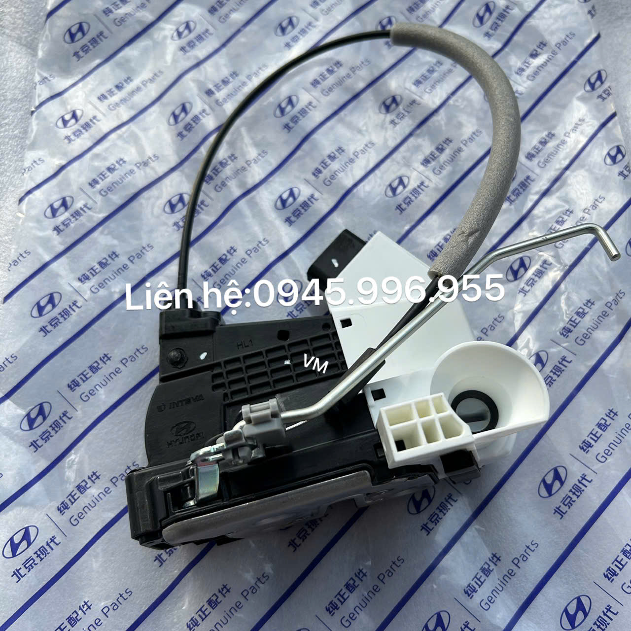 Ổ khoá ngậm cửa trước trái Hyundai Custin 81310O3000