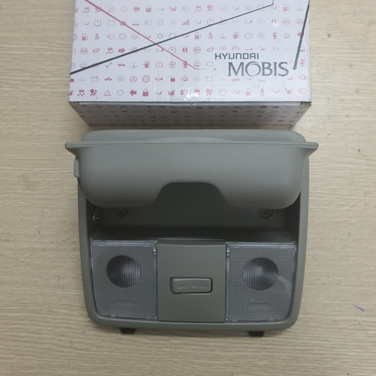 Công tắc đèn trần Kia Forte 928101M0008O