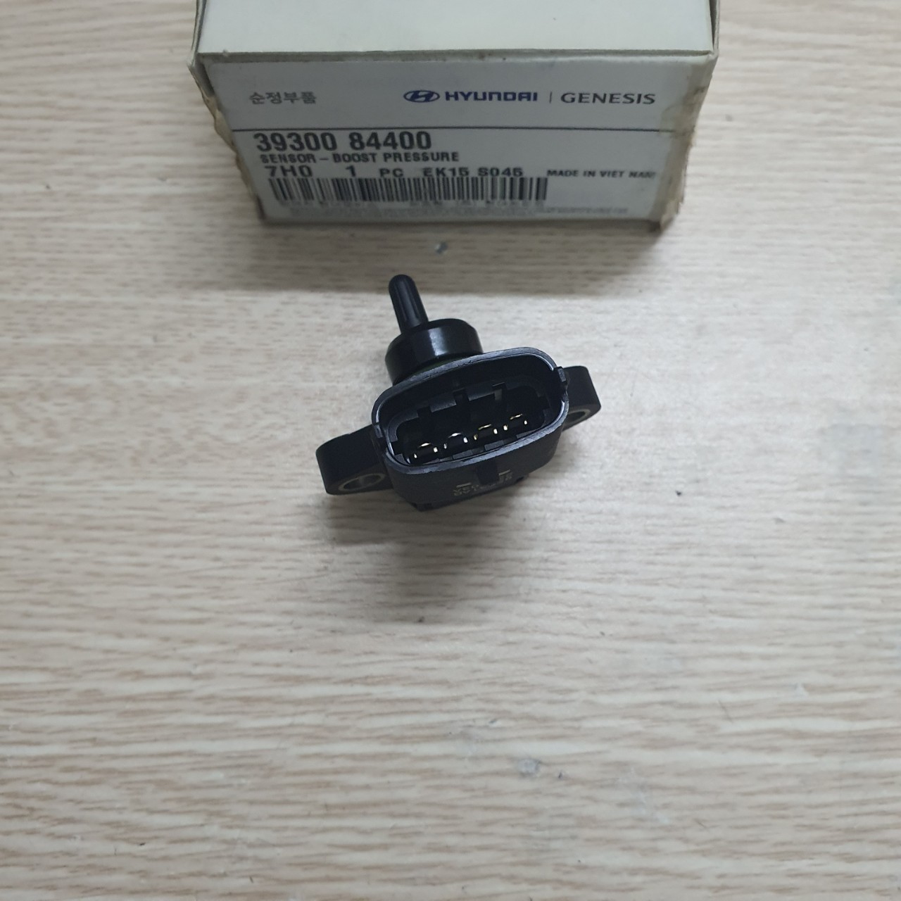 Cảm biến áp suất gió nạp Hyundai Santafe 3930084400