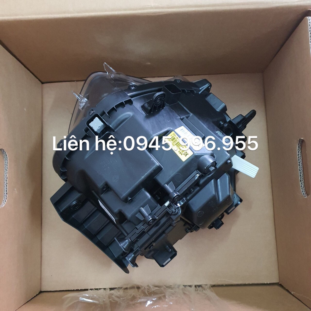 Đèn pha vế trái Hyundai Santafe 2019 92101S1100