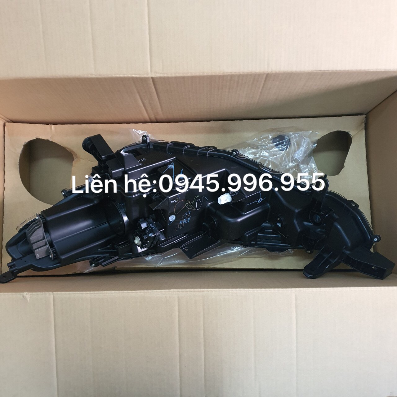 Đèn pha Toyota Corolla Cross vế phải 81105-0A100