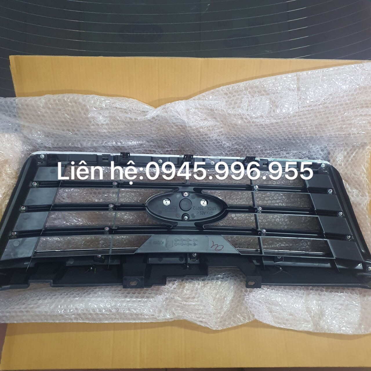 Mặt ca lăng Ford Everest 2008-2010 UF0L50710B