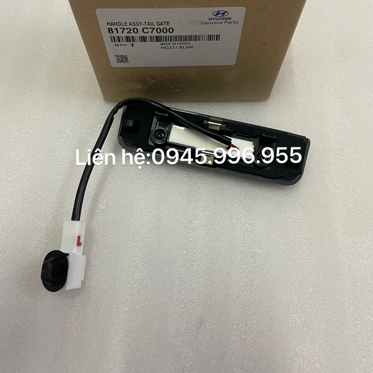 Công tắc mở cửa hậu Hyundai I20 81720C7000