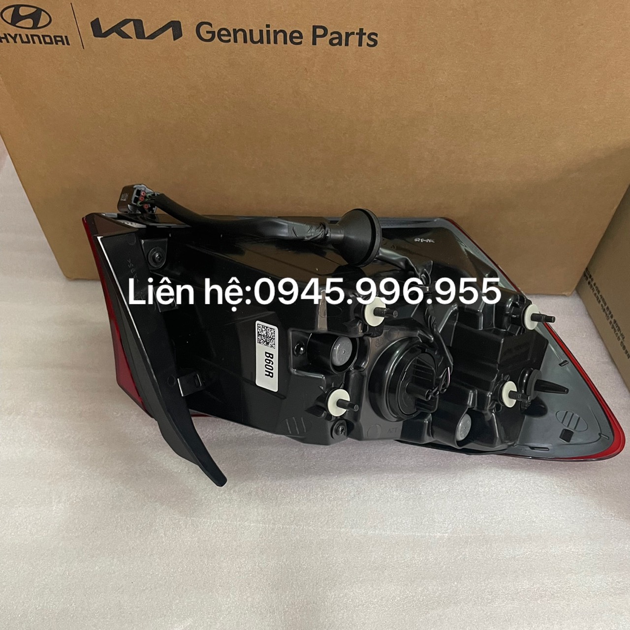 Đèn hậu mảnh ngoài vế phụ Kia K3 92402M6600