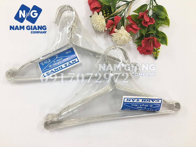 moc-nhom-canh-tan-treo-quan-ao-tre-em-1