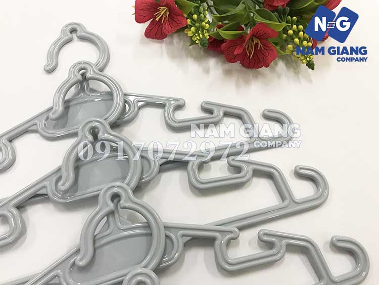 moc-nhua-treo-quan-ao-tre-em-inochi-2