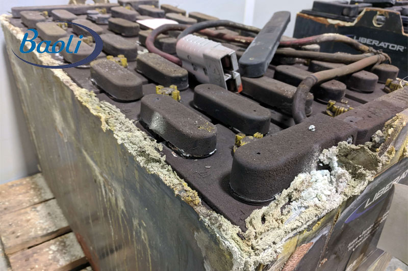 Ăn mòn bản cực trên pin axid xe nâng