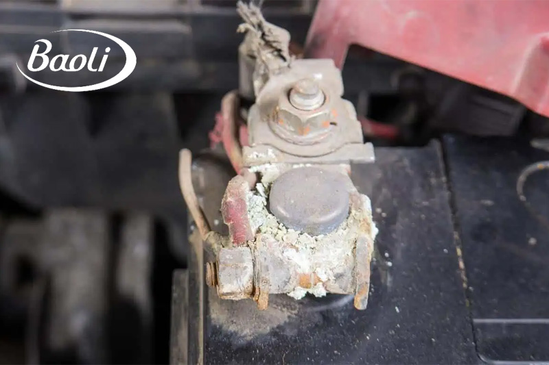 Sunfat hóa bản cực khiến xe khó khởi động hoặc vận hành yếu