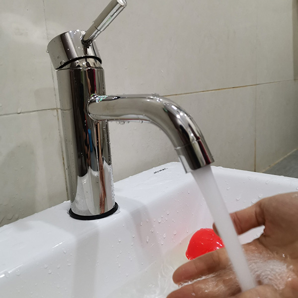 vòi rửa mặt nóng lạnh