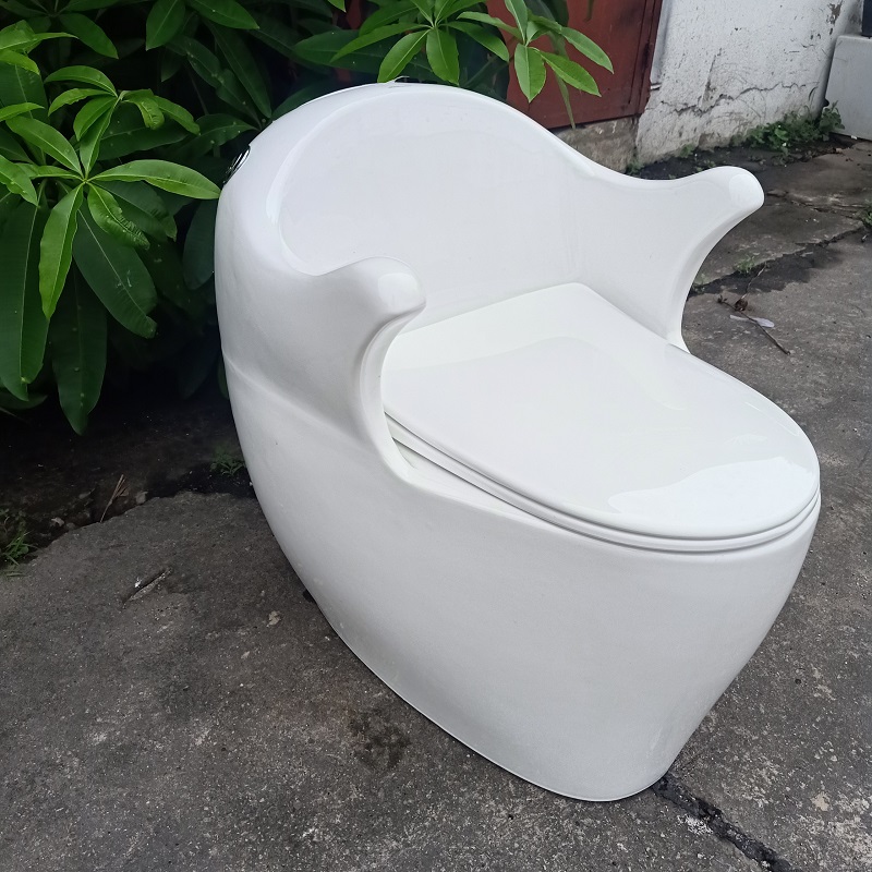 bồn cầu có tay vịn cho người già