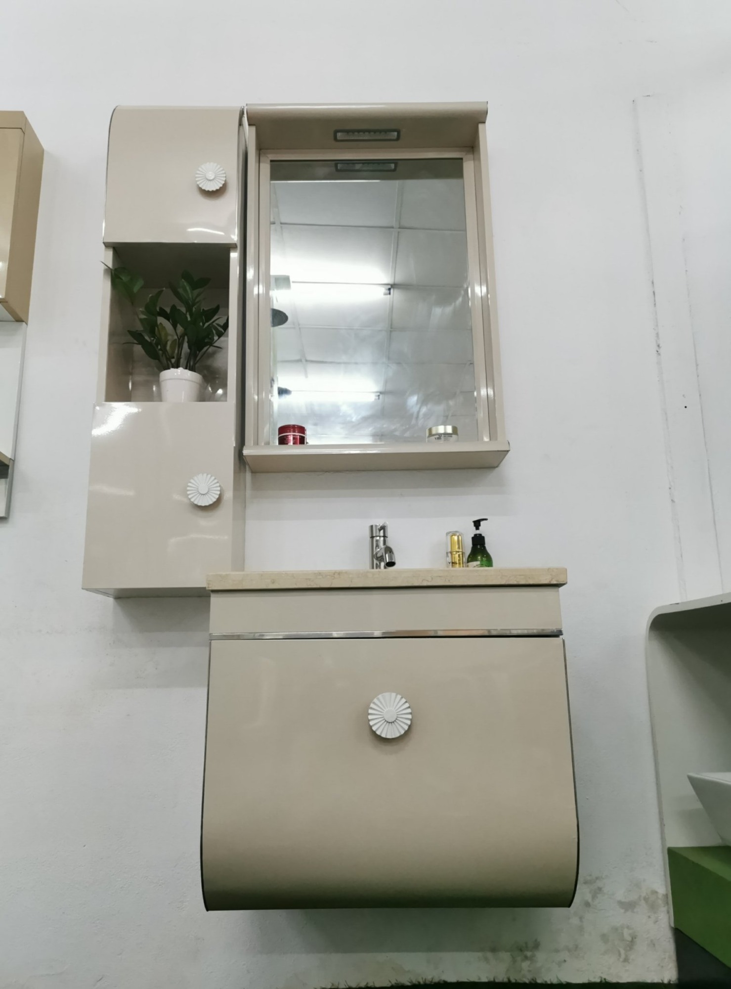 chậu rửa mặt liền tủ