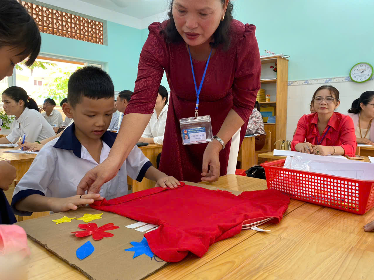 Bộ giáo án STEM lớp 1: Khơi nguồn sáng tạo – Gắn kết thực tiễn