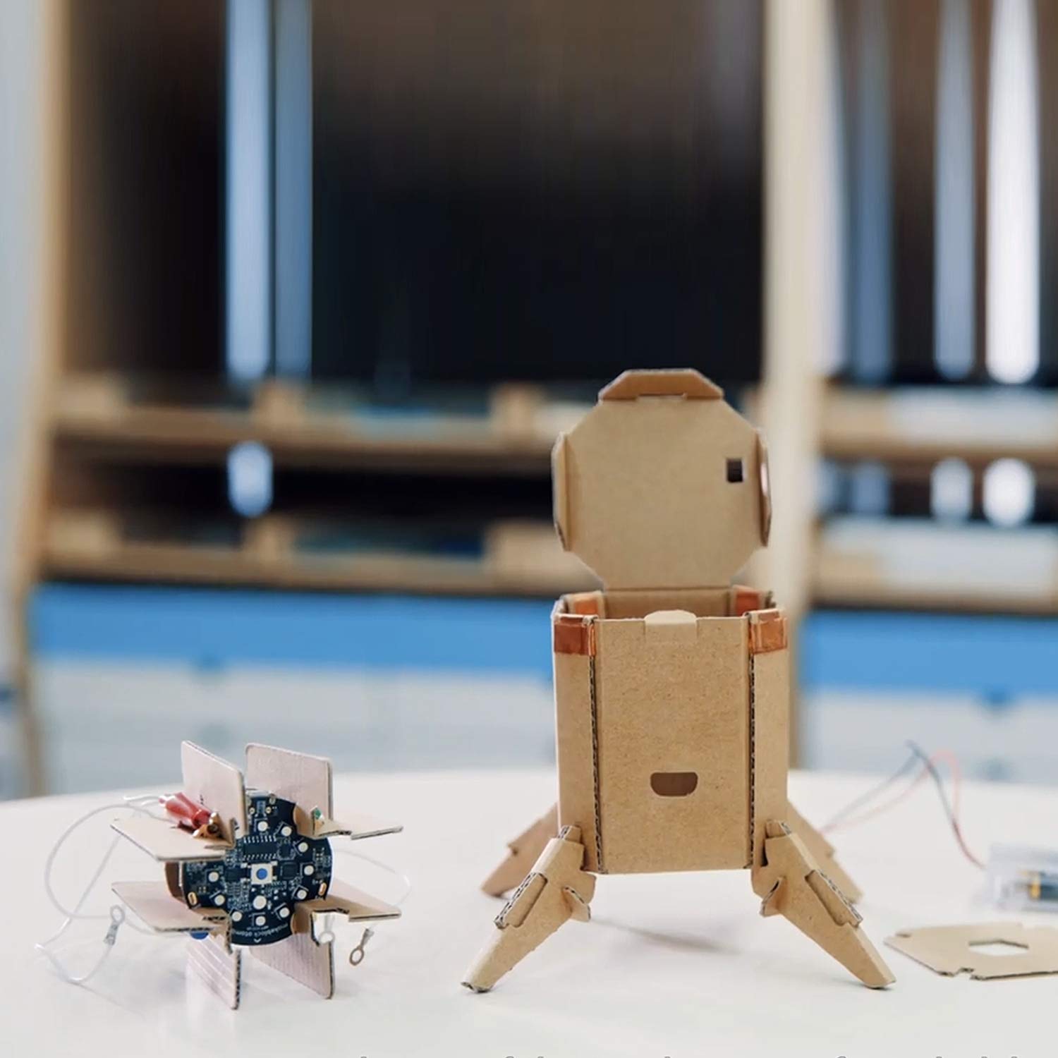 Tìm hiểu sự khác nhau giữa đồ chơi robot và robot stem