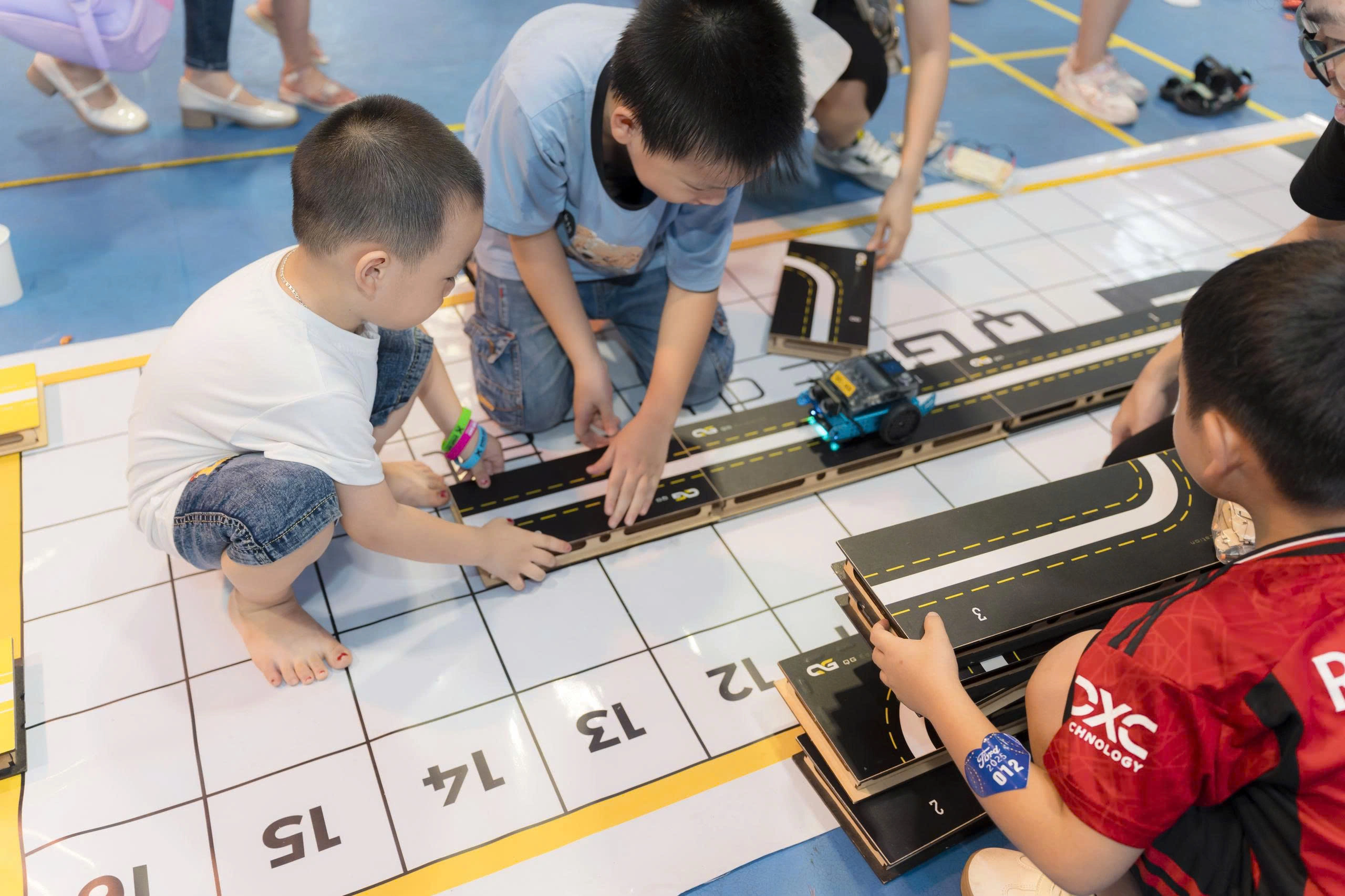 Dịch vụ tổ chức sự kiện STEM Robot cho con em của cán bộ thuộc các công ty liên doanh, công ty nước ngoài